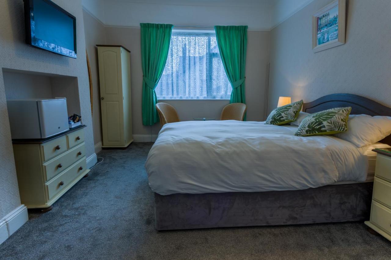 Relax At Rosscourt Guest House-Free On Site Parking (Adults Only) Борнмут Экстерьер фото