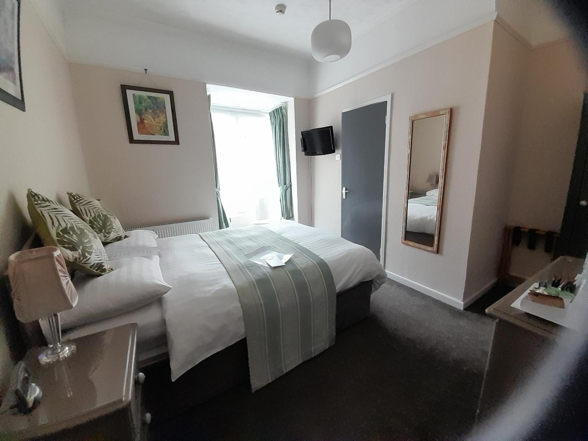 Relax At Rosscourt Guest House-Free On Site Parking (Adults Only) Борнмут Экстерьер фото