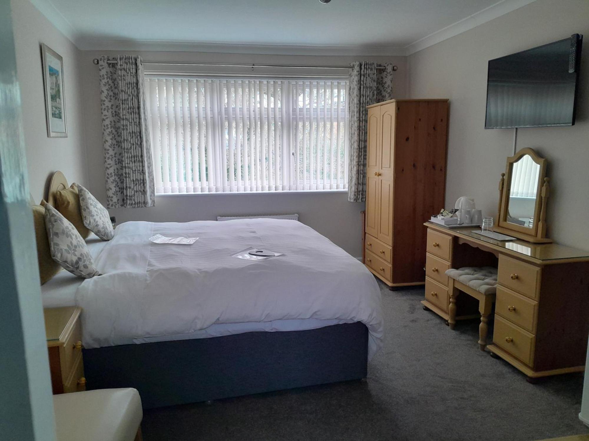 Relax At Rosscourt Guest House-Free On Site Parking (Adults Only) Борнмут Экстерьер фото